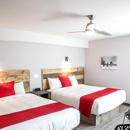 Hotel Far Hills Val-Morin ภายนอก รูปภาพ